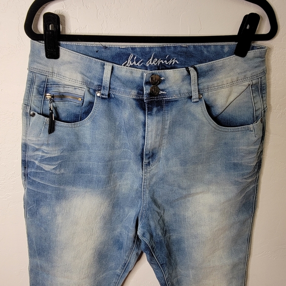 Chic Denim Distressed Blue Jeans - Picture 5 of 10